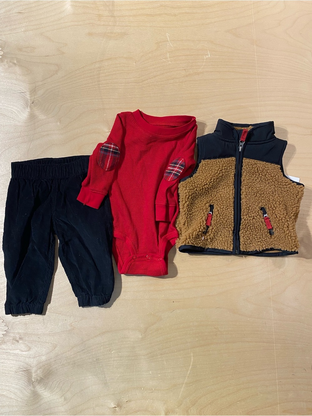 Carter's Kids' Teddy Fleece Vest with matching outfit - 6 Months (Z)